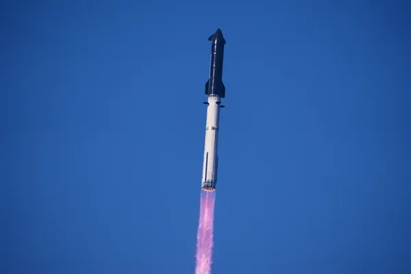 SpaceX launches Starship on another test flight, this time with the most advanced Starlinks