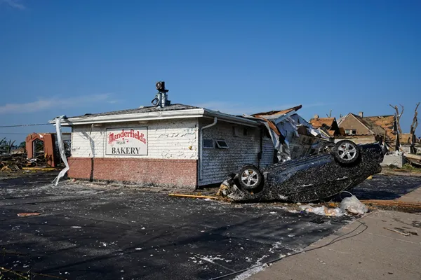 Wisconsin tornado causes extensive damage and cuts power to thousands of homes