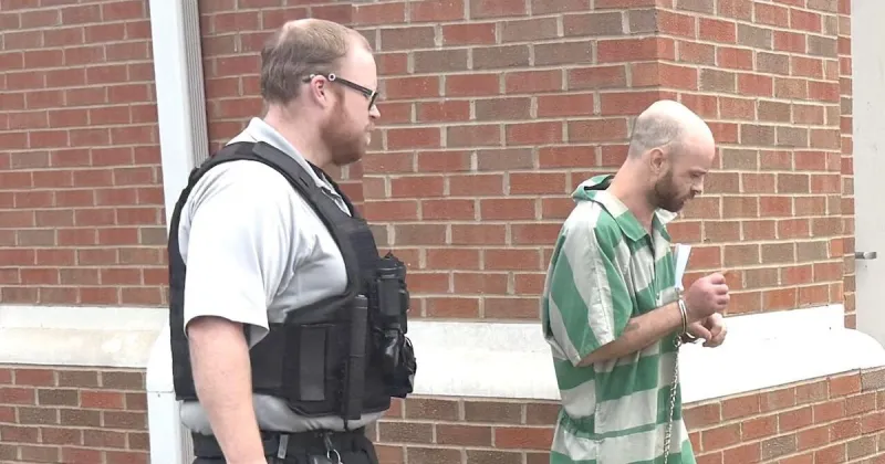 33-year-old who lost it on EPD officer nearly walks into wall avoiding LL-C