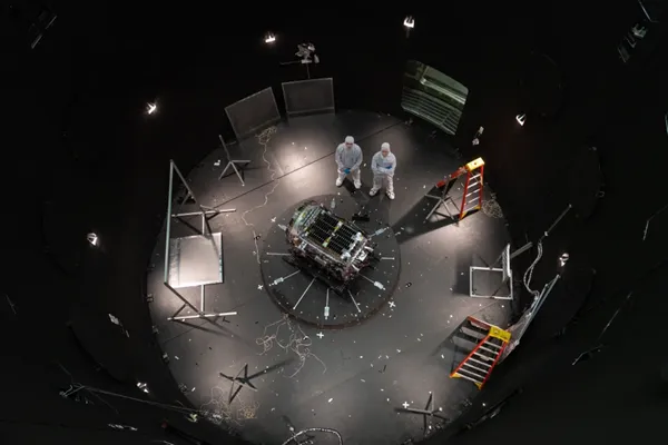 Private mission to rescue NASA's aging telescope runs into its own trouble