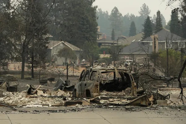 Washington state fires destroy hundreds of structures and force Spokane-area residents to evacuate