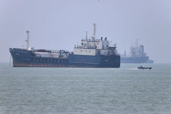 Iran and the US say a Strait of Hormuz deal is close, but one or both would have to back down