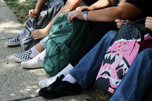 School backpack overload: Heavy bags can strain kids' bodies