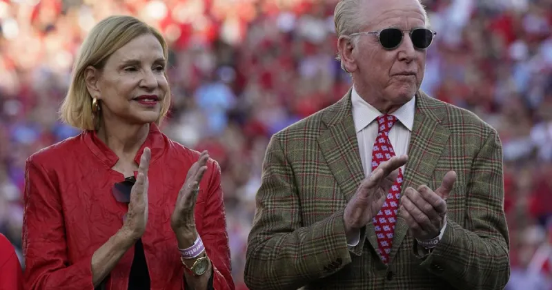 Ole Miss legend Archie Manning to be recognized with on-campus statue