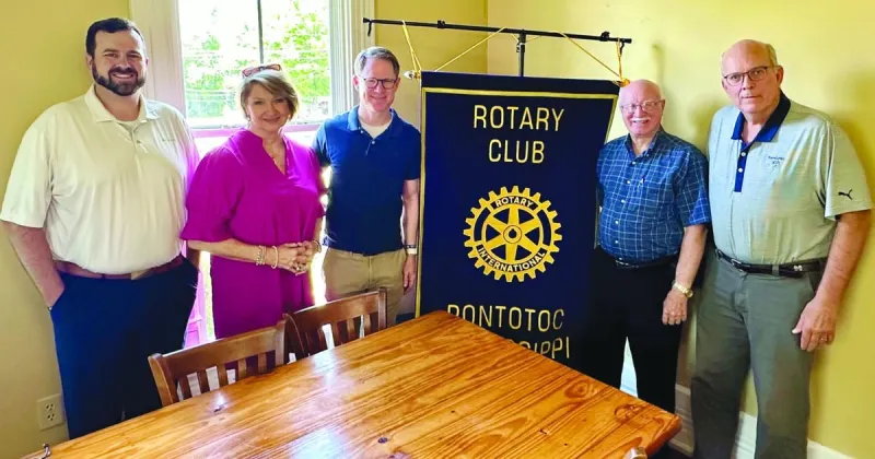 Laubhan speaks to Pontotoc Rotary