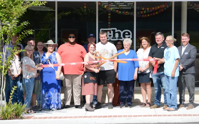 Hodges Mercantile Company ribbon cutting