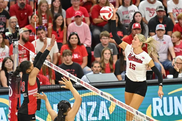 Fox Sports will broadcast 35 women's volleyball matches, including 8 on Fox