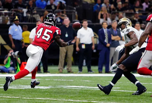 The 49ers acquire LB Deion Jones from the Saints for RB Zamir White, AP source says