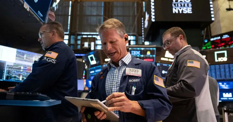 Falling oil prices help calm the stock and bond markets