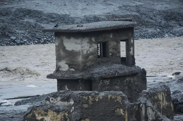 Catastrophic floods kill over 350 in Nepal and Tibet, with more than 1,300 missing