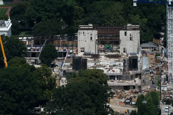 Supreme Court lets White House continue construction on Trump's $400 million ballroom
