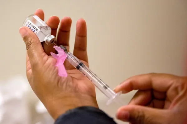 Top US doctors offer updated flu and COVID vaccine recommendations, aiming to ease confusion