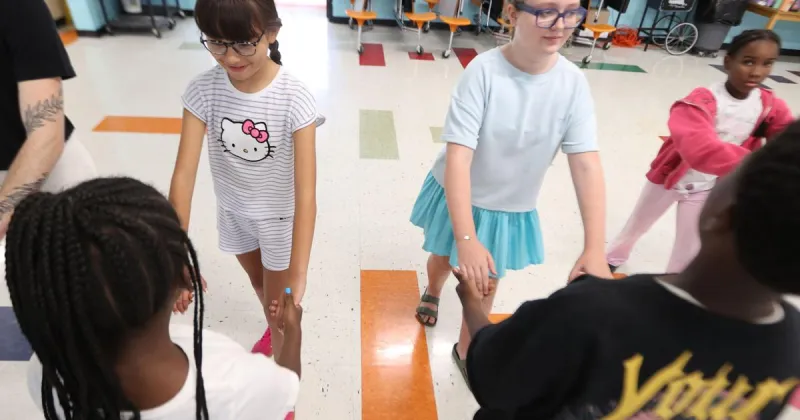 Pierce Street, Dance Studio partner to teach students how to dance