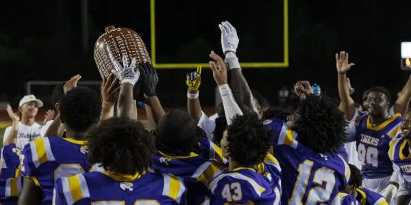 Hattiesburg holds off Laurel 27-25, wins fifth straight Little Brown Jug