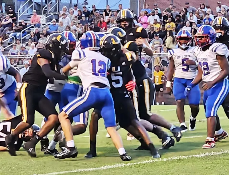 Football: Yellowjackets Fall to Scott Central 34-19