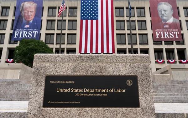 US unemployment claims dip to 206,000 as layoffs continue to remain rare