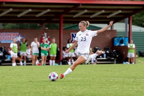 Carey Rolls to 8-0 Win Over Brewton-Parker
