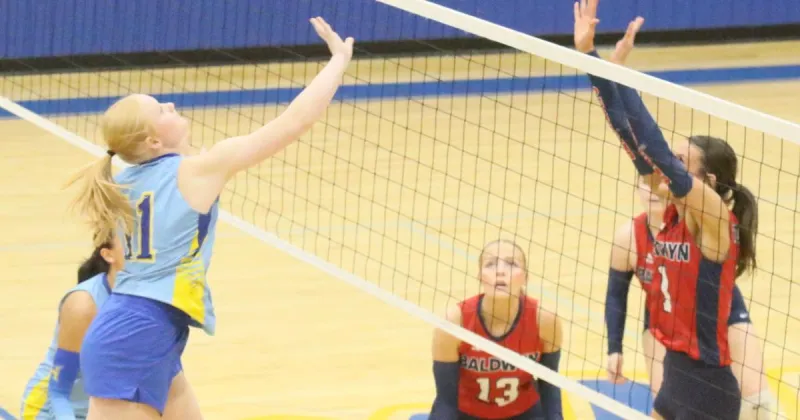 Lady Tigers get sweep in division win against Bearcats