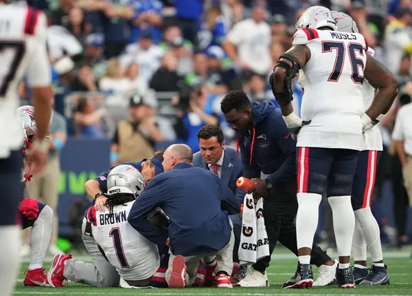 A.J. Brown heading to injured reserve, will miss at least 4 weeks with ankle injury, AP source says