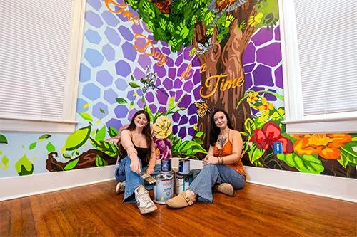 Fine art majors create colorful, welcoming space for Bulldogs in Recovery program