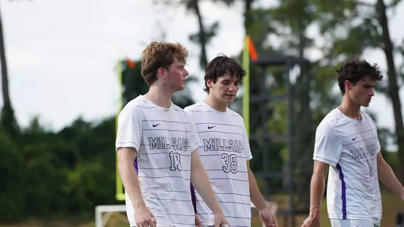 Men's Soccer Splits Weekend Matches in Arkansas