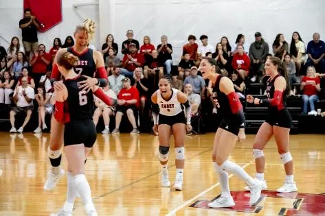Lady Crusaders Top Xavier Behind Fourth-Set Comeback