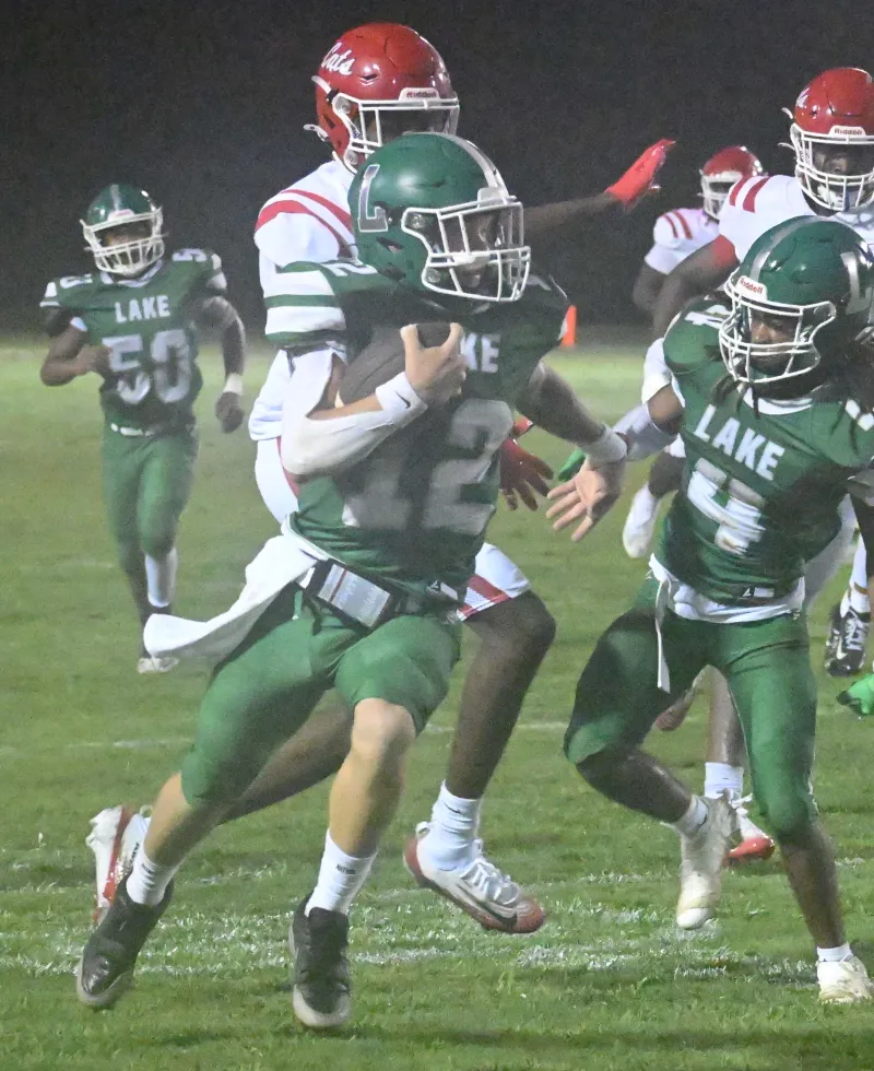 Hedrick's 42-Yard TD Run Lifts Hornets past Choctaw Central 20-14