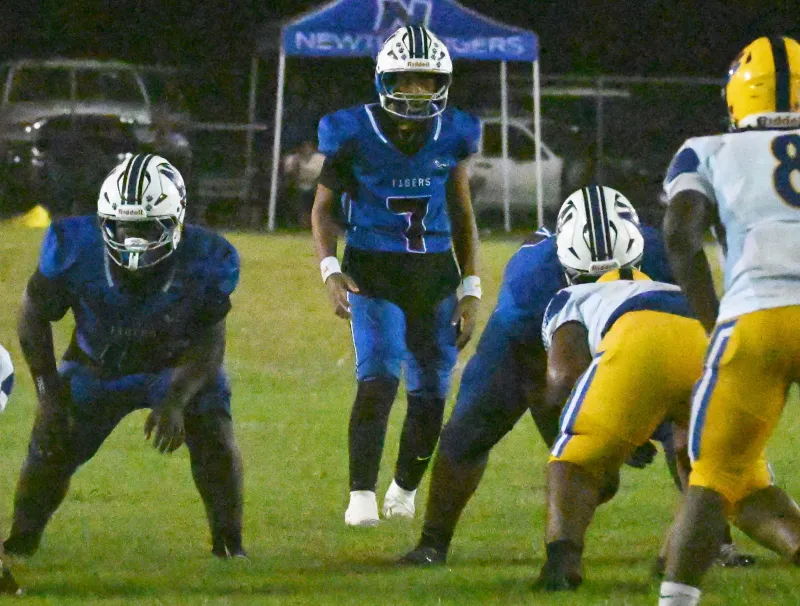 SE Lauderdale Defeats Tigers 36-14