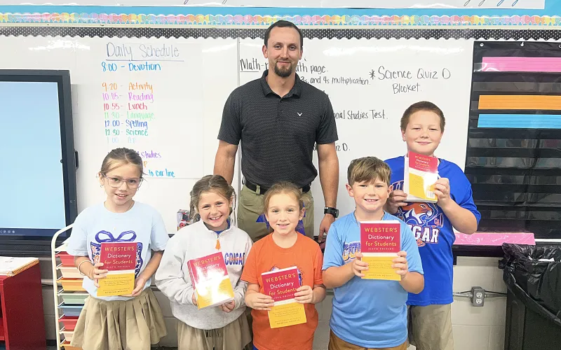 Rotary Club donates dictionaries to CA third-grade students