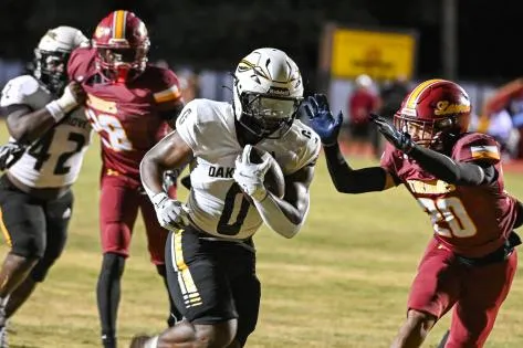 Oak Grove Shakes Off Slow Start, Pulls Away From Laurel For 42-20 Win
