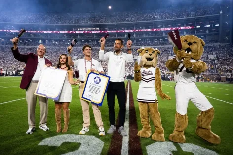 Bulldogs set world record for cowbells ringing simultaneously