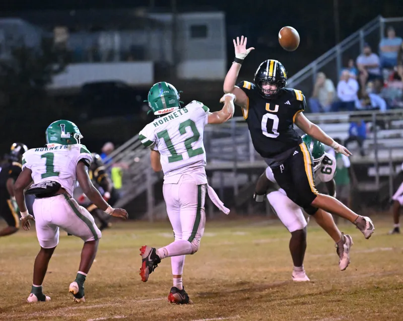 Jackets Defense Stifles Lake in 35-12 Victory