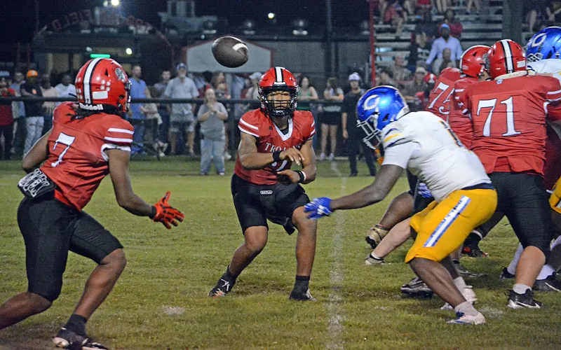 Turnovers plague Trojans at Collins