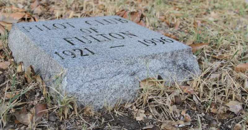 Back in time: Fulton Pilot Club digs up time capsule buried in 1996