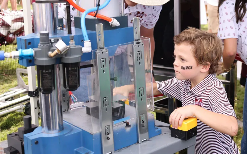IDEELab helps young fans build cowbells on record-setting night