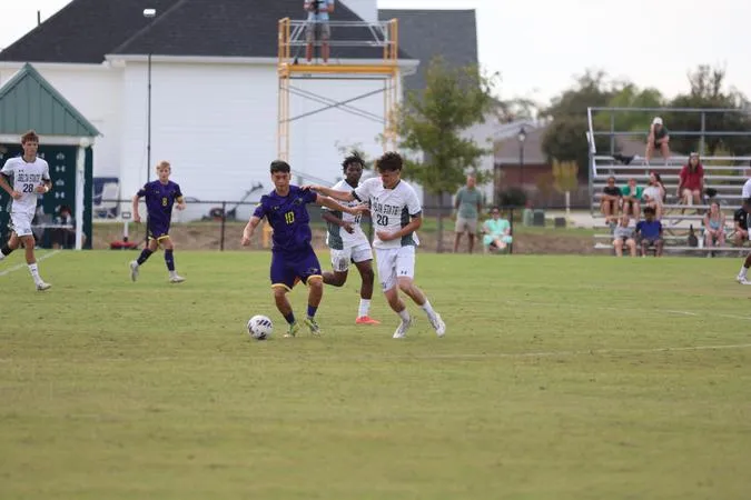Statesmen fall to (RV) Trojans 3-1