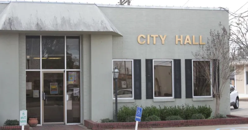 Fulton approves agreement with county for demolishing old jail, city hall