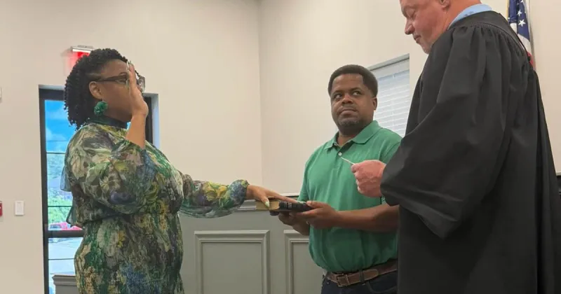 New Ward 1 alderwoman Karrece Stewart sworn in, serves in first meeting