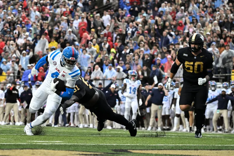 Ole Miss dominates Vanderbilt, wins 52-17