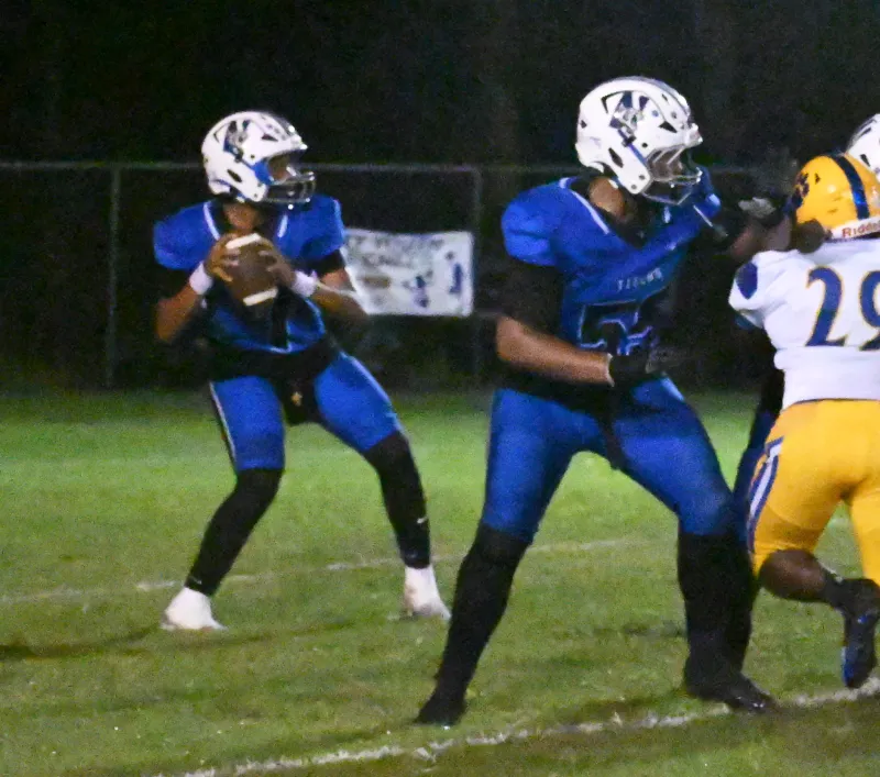 Stingy Defense Lifts Tigers to 22-20 win at Pelahatchie