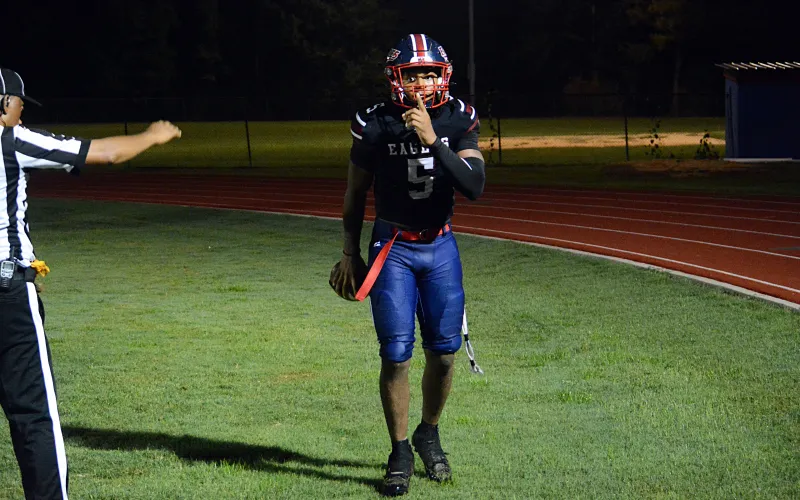 Eagles hang 60 for 3rd consecutive week