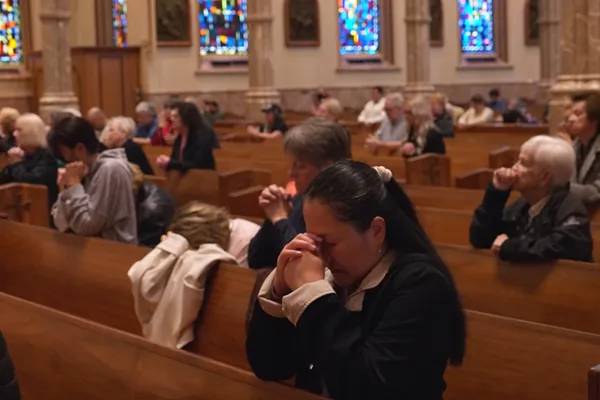 Chicago Catholics rally for prayer in Pope Leo's hometown after his lung cancer diagnosis