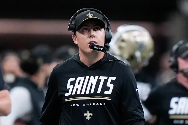 Kellen Moore and Saints players prepare for the Giants amid criticism from owner Gayle Benson