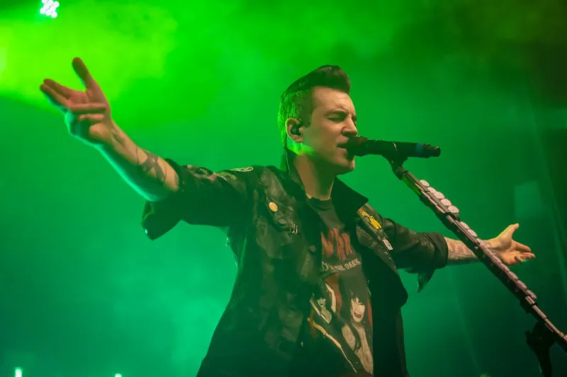 Theory of a Deadman's Tyler Connolly Discusses New Music, Tour With Sevendust + More - Interview