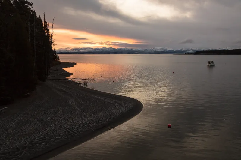 Man found dead in Yellowstone Lake