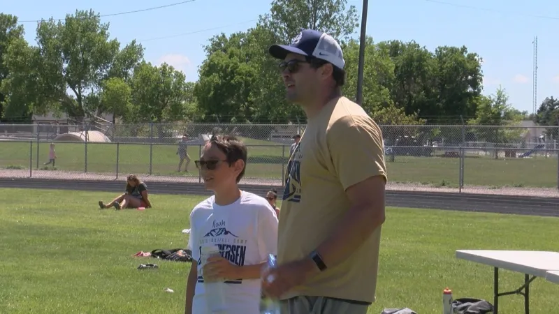Atlanta Falcon Troy Andersen gives back with free youth camp