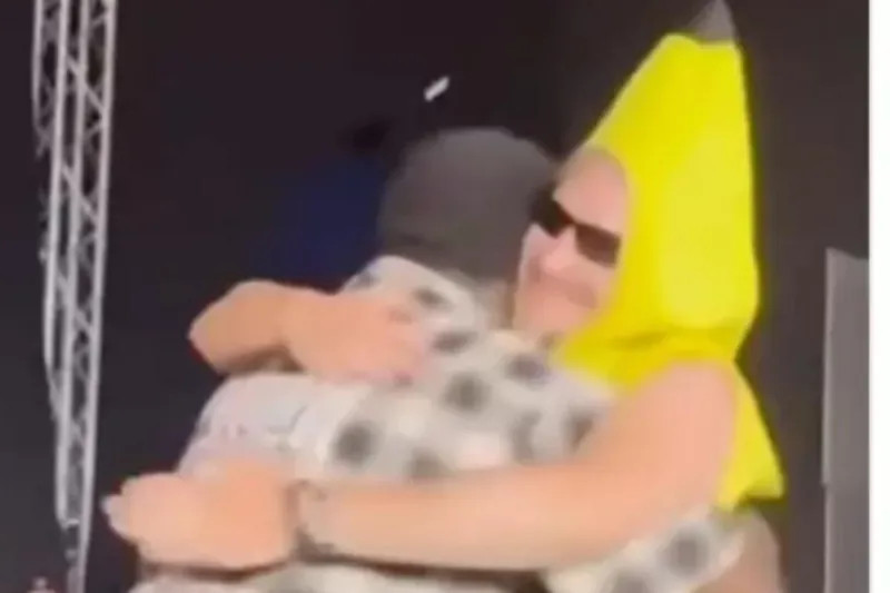 End It Address 'Banana Man' Incident With Onstage Embrace at Festival