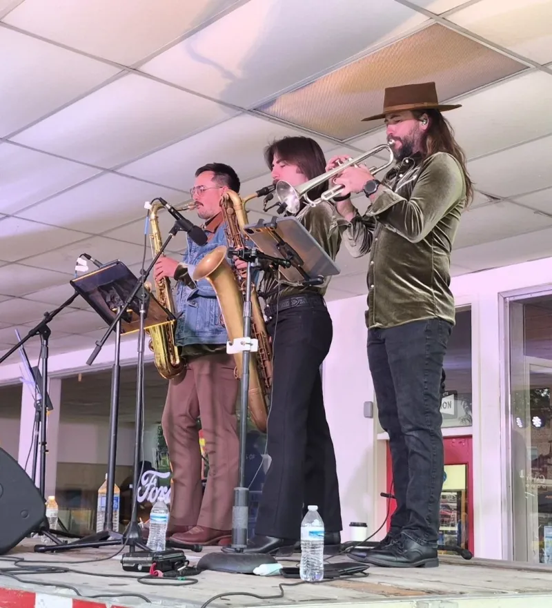 Rhythm and Roam draws crowds despite scattered showers