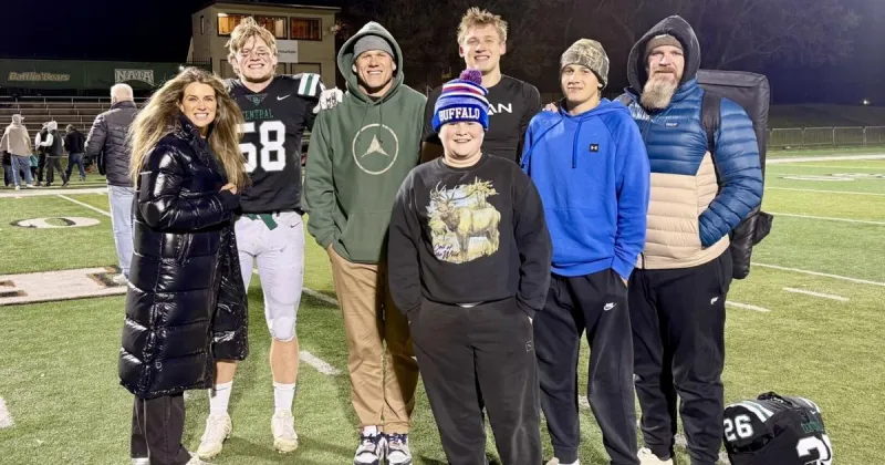 Attention! Gunnar and Tyton Larsen to join Army football brotherhood