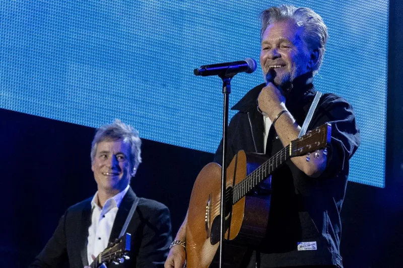 Mike Wanchic Details Mellencamp's 2026 Tour